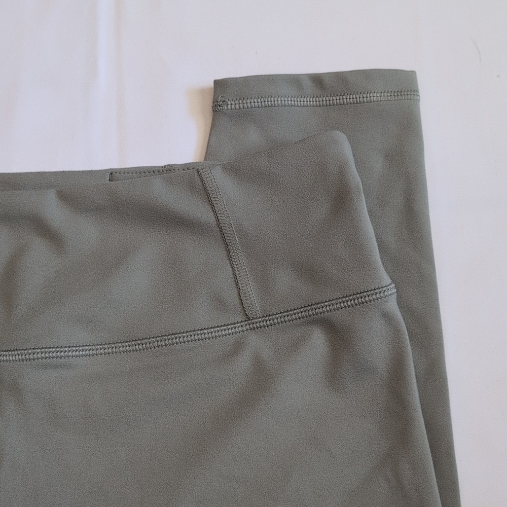 Harmony And Balance Lite Green Leggings Set - Picture 11 of 14